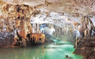 Кризис в пещере Джейта: свадьба и рождественские угрозы