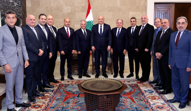Lebanese President discusses with Parliament Vice Speaker...