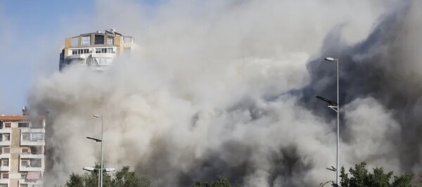 Israeli Airstrike Destroys Building in Beirut