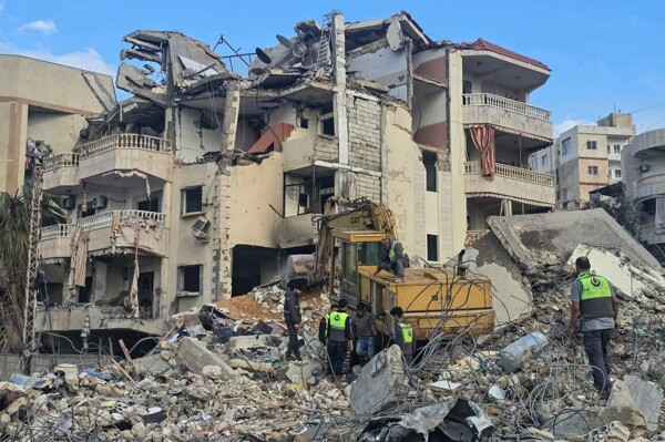 Lebanese Army Urges Caution for Displaced People