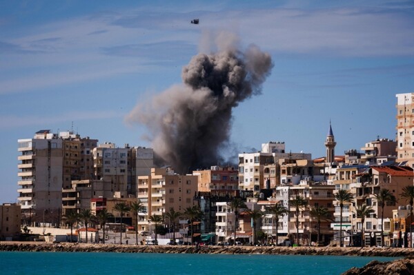 Tyre Residents Defy Israeli Shelling